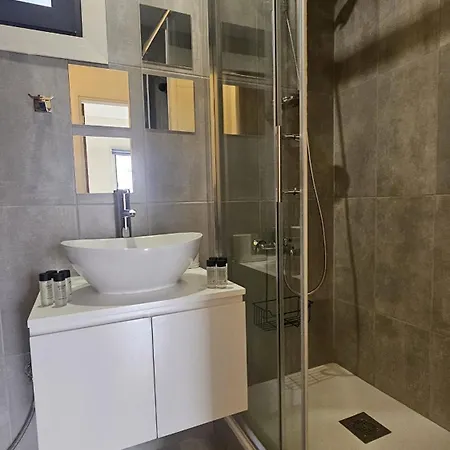 Stay Centrale Apartment דירה *